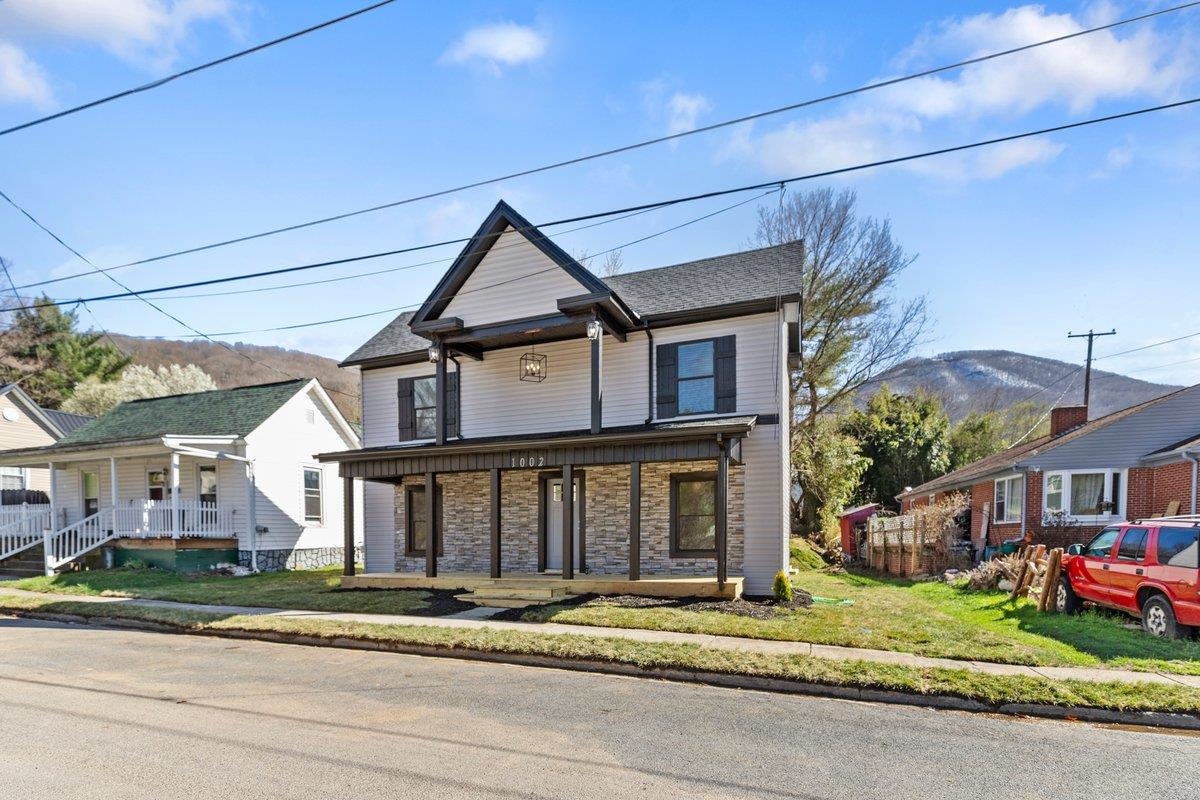 1002 Wolf Street Narrows VA 24124