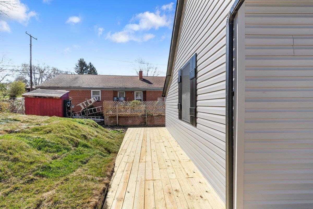 1002 Wolf Street Narrows VA 24124