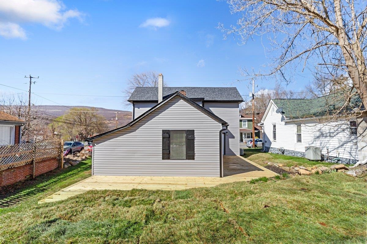 1002 Wolf Street Narrows VA 24124