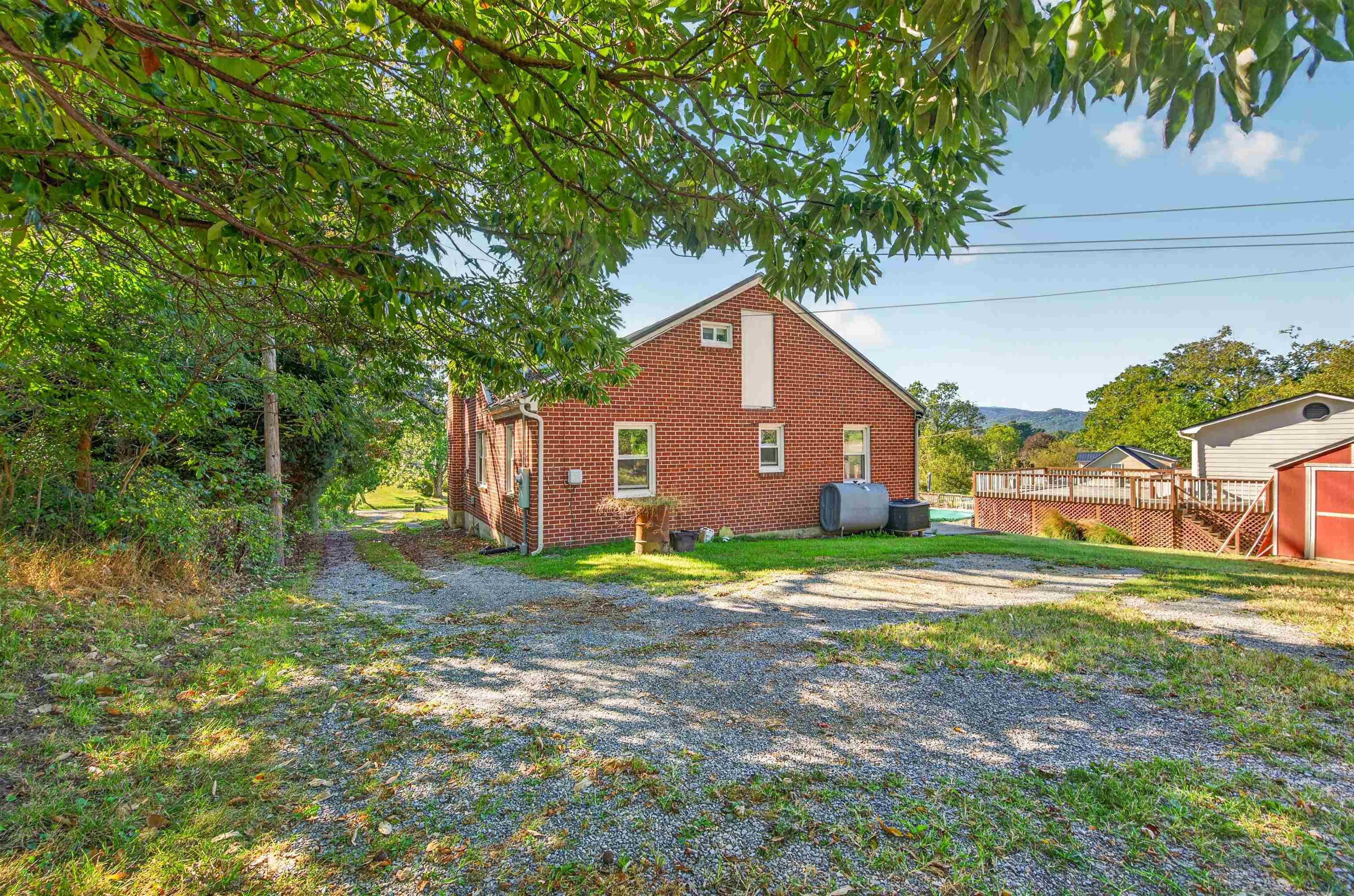 1725 Newbern Road Pulaski VA 24301