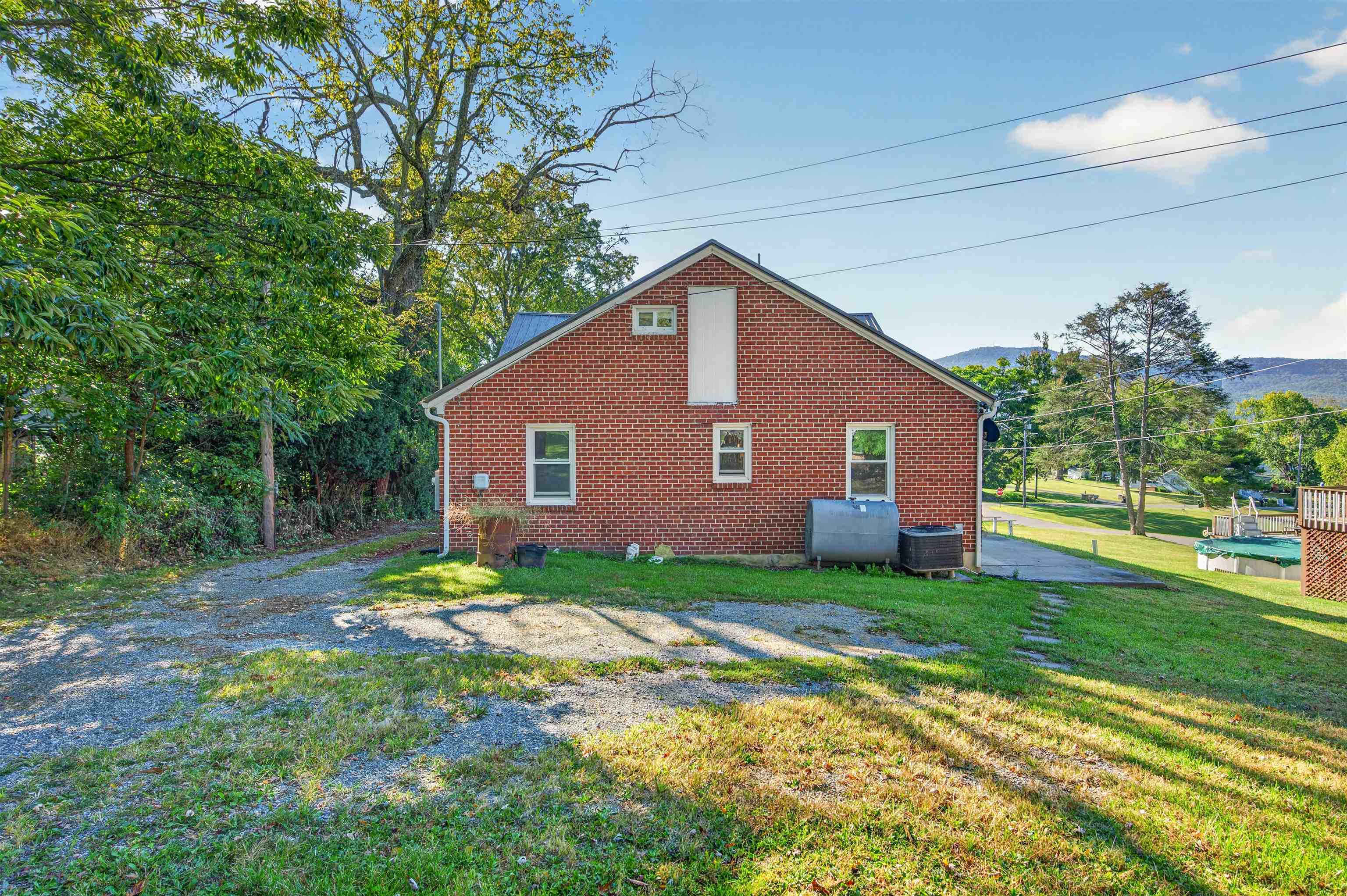 1725 Newbern Road Pulaski VA 24301