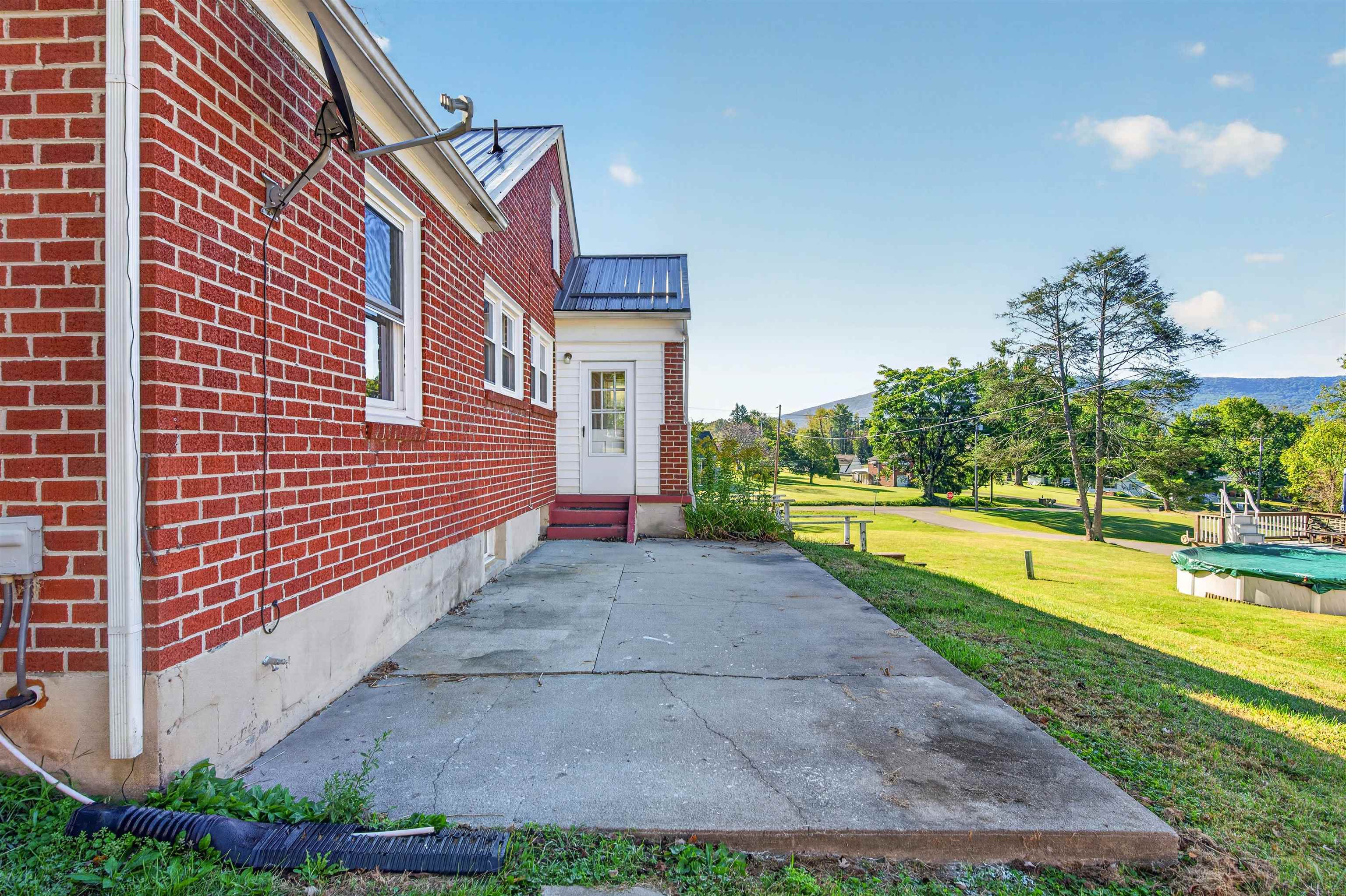 1725 Newbern Road Pulaski VA 24301