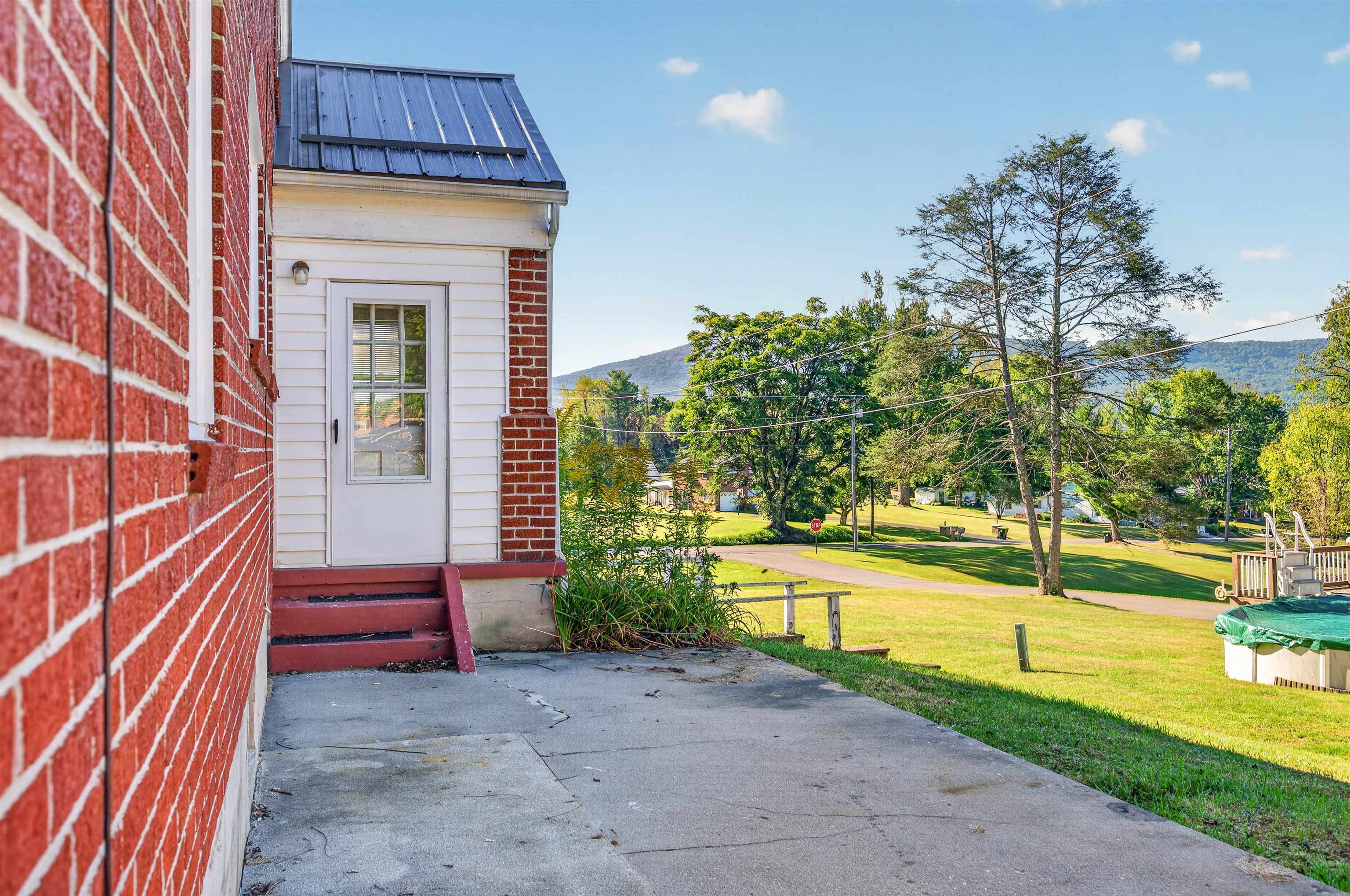 1725 Newbern Road Pulaski VA 24301