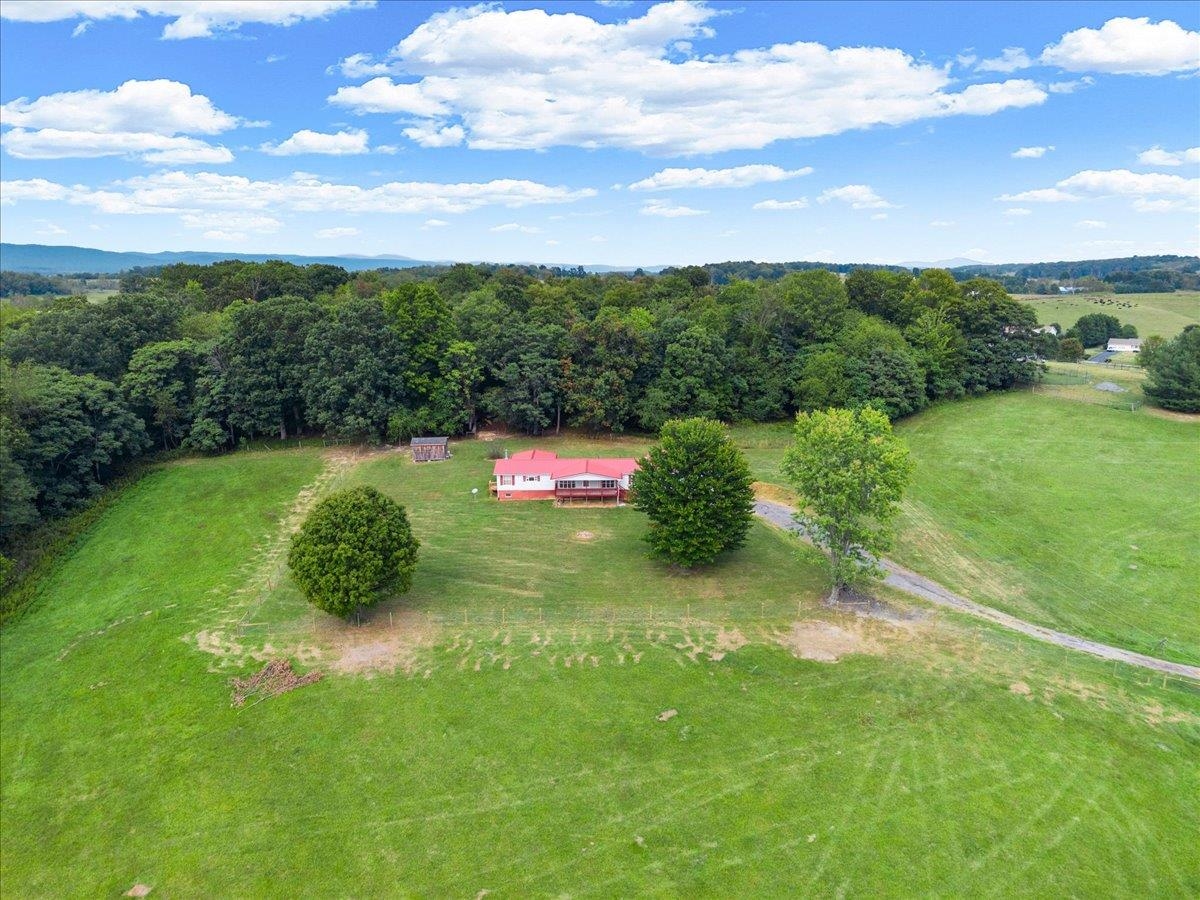 5308 Thornspring Road Pulaski VA 24301