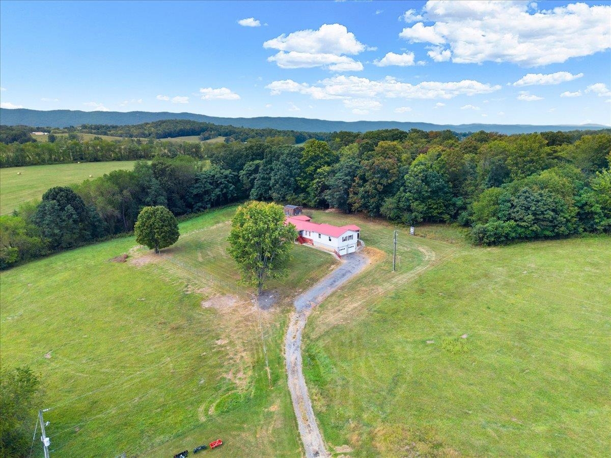 5308 Thornspring Road Pulaski VA 24301