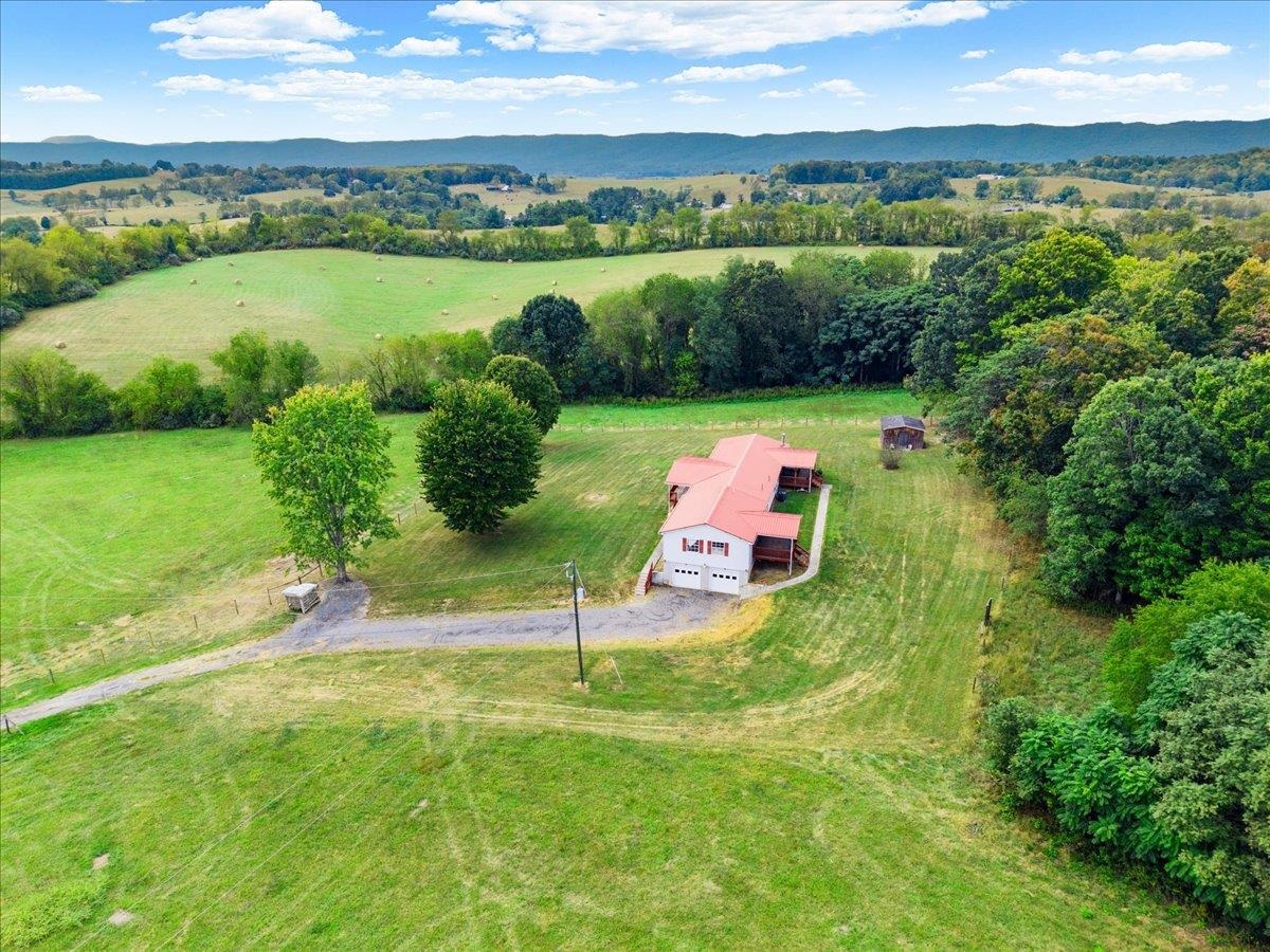 5308 Thornspring Road Pulaski VA 24301