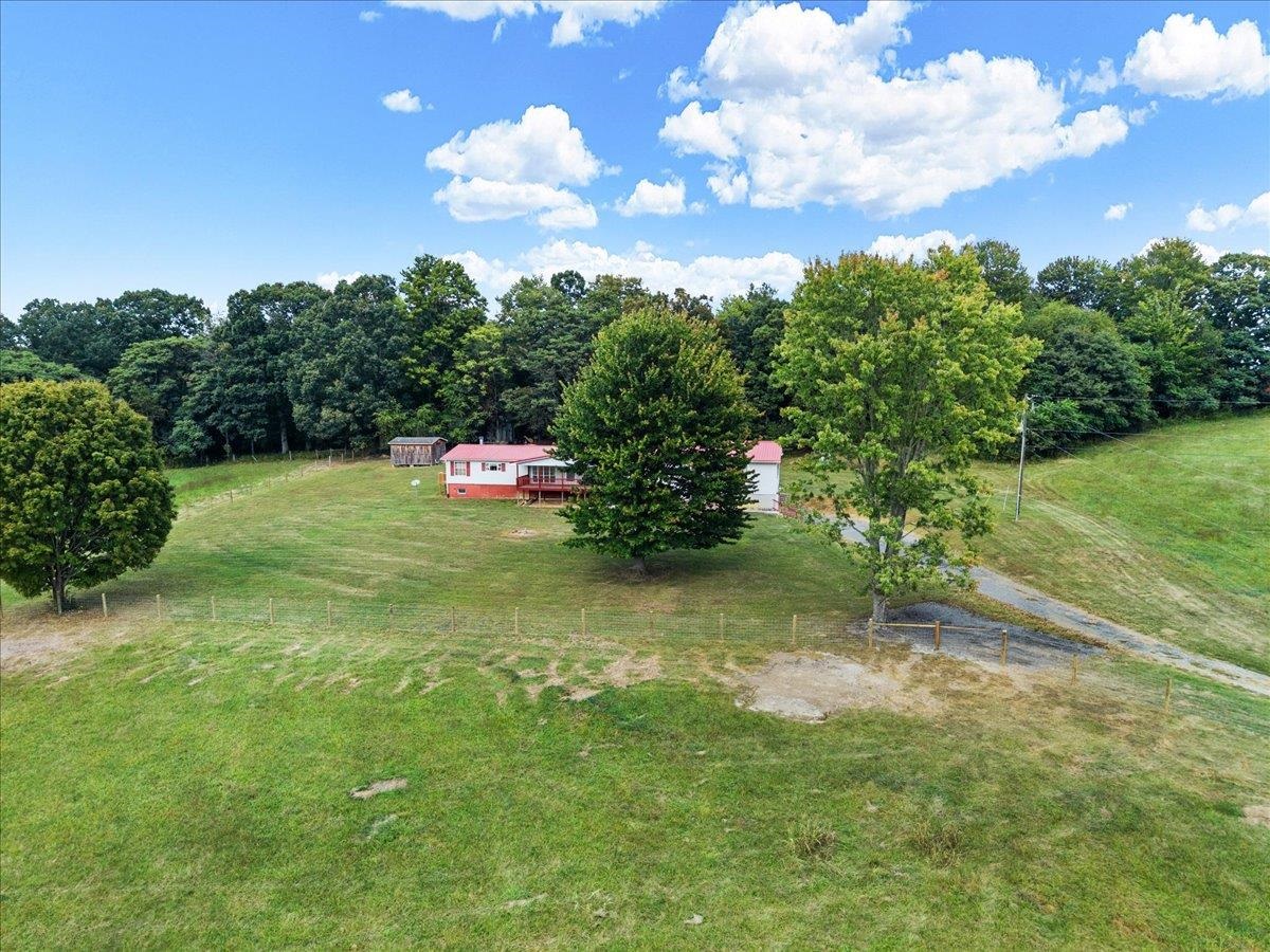 5308 Thornspring Road Pulaski VA 24301