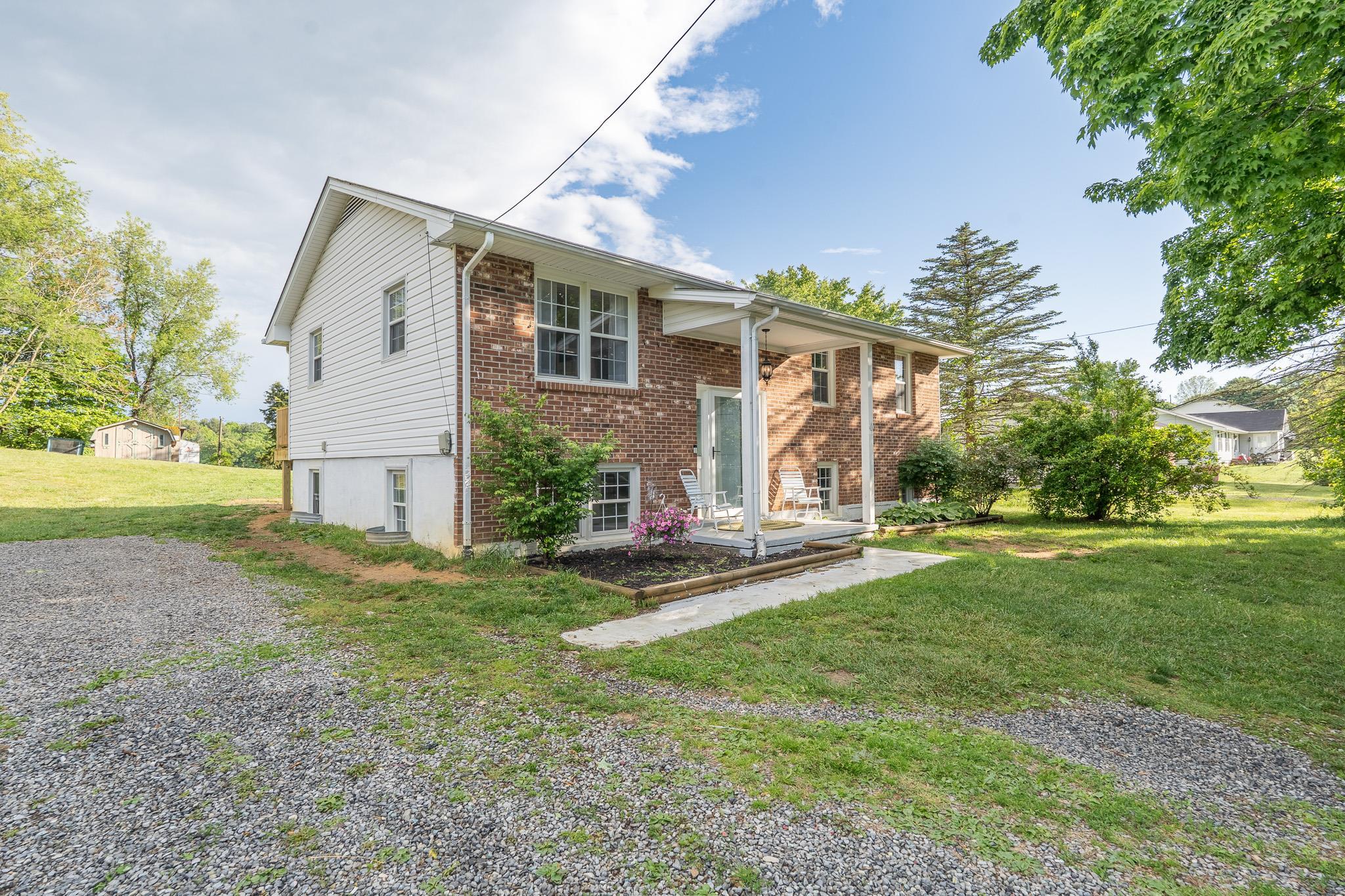 892 Ivanhoe Road Max Meadows VA 24360