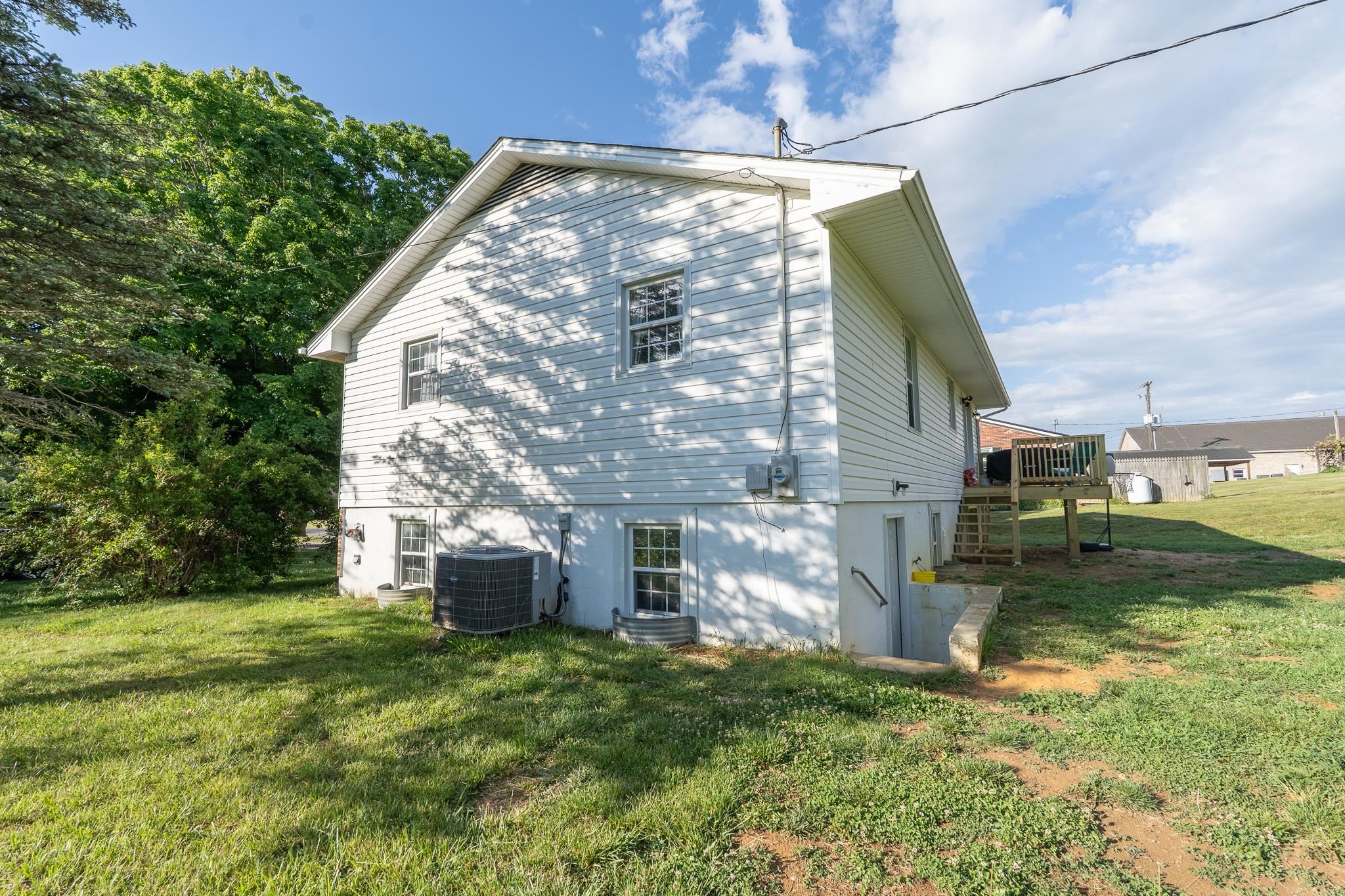 892 Ivanhoe Road Max Meadows VA 24360