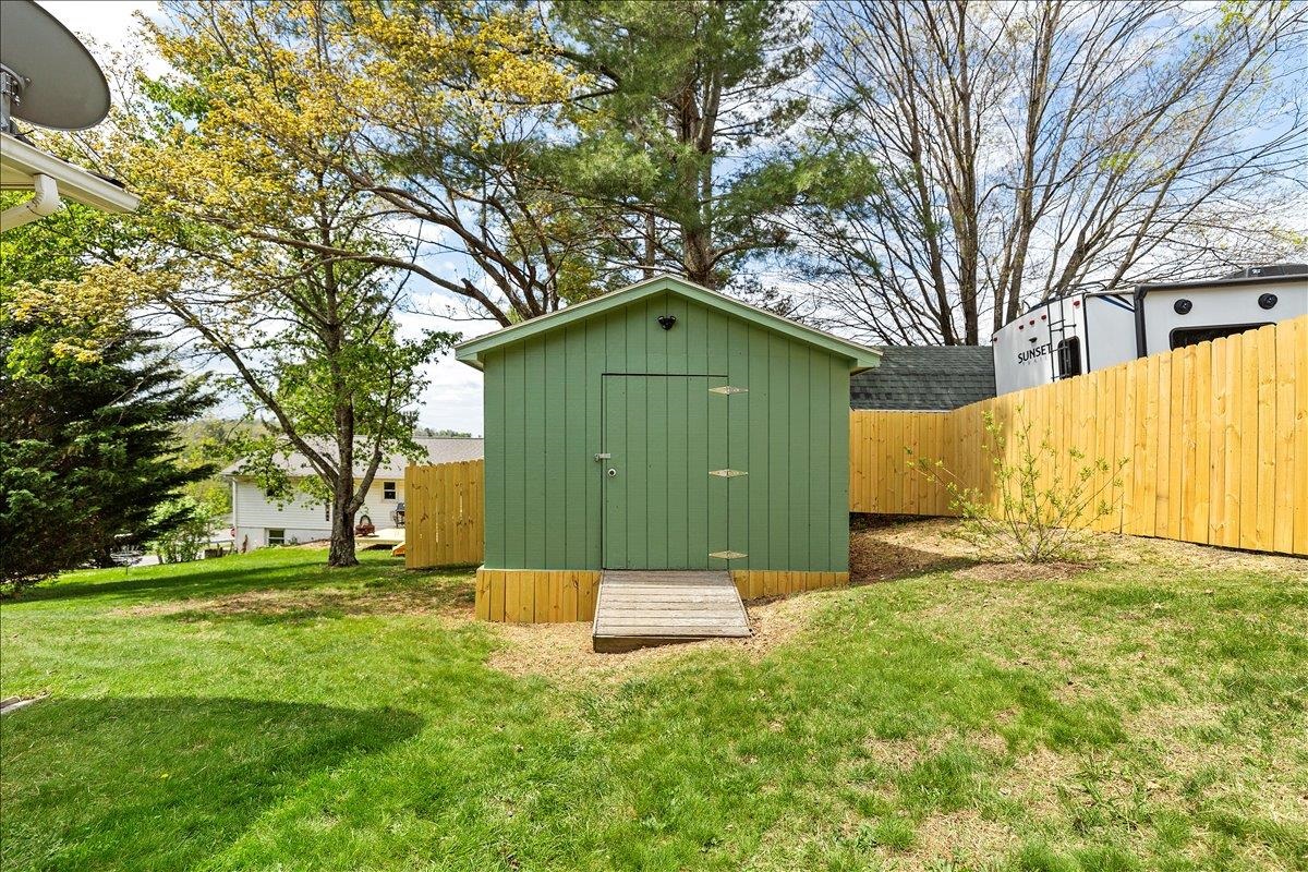 490 Sunnyside Lane NE Christiansburg VA 24073