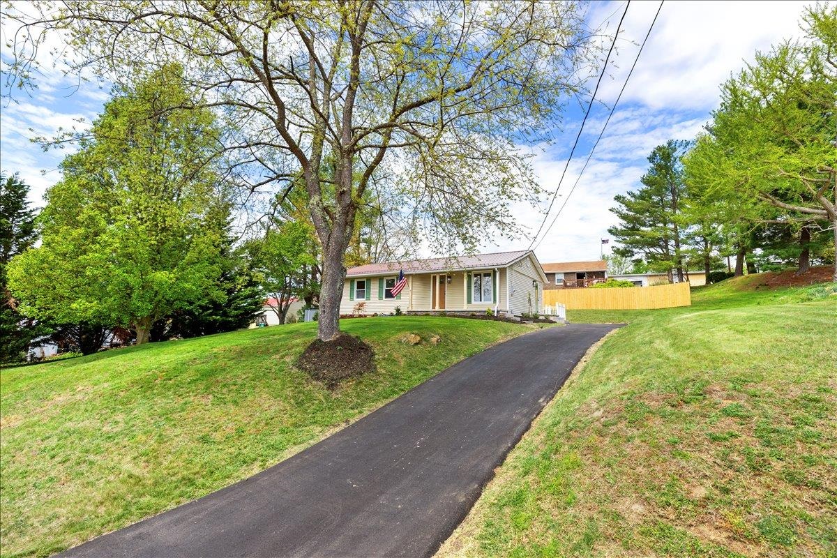 490 Sunnyside Lane NE Christiansburg VA 24073