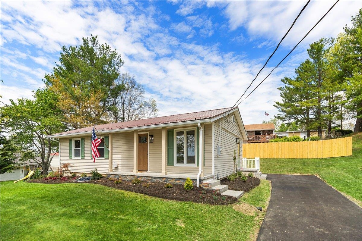 490 Sunnyside Lane NE Christiansburg VA 24073