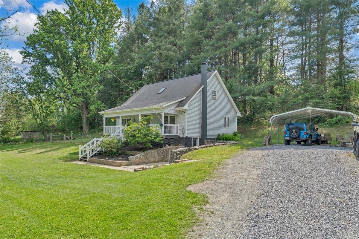 112 Shawsville Pike NE Check VA 24072
