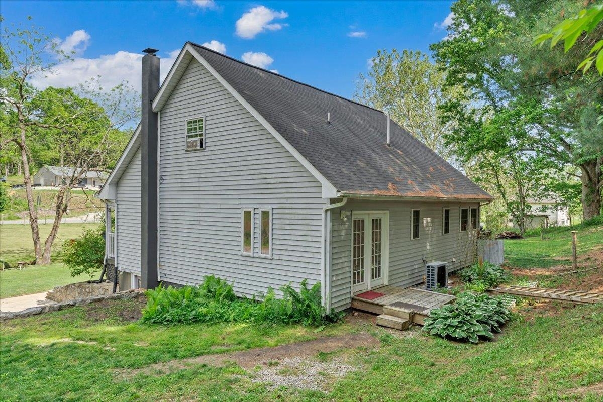 112 Shawsville Pike NE Check VA 24072
