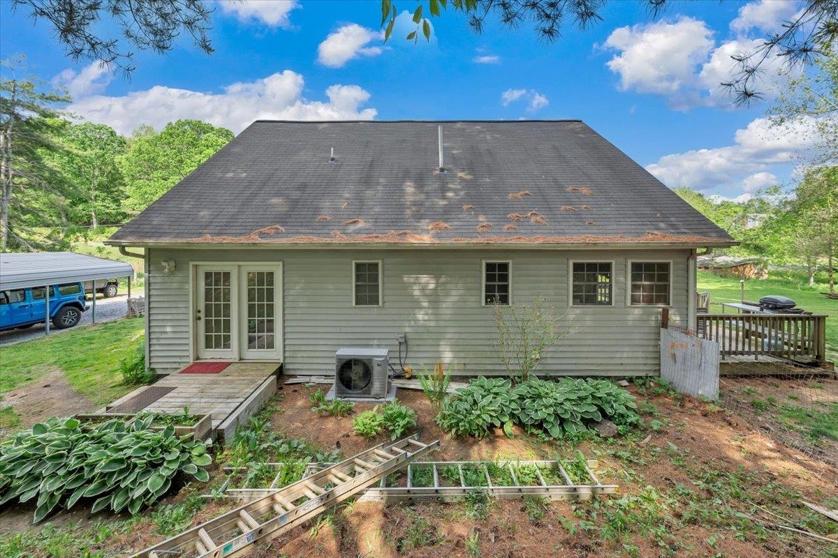 112 Shawsville Pike NE Check VA 24072