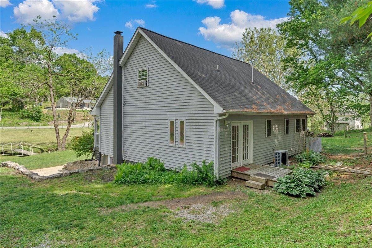 112 Shawsville Pike NE Check VA 24072