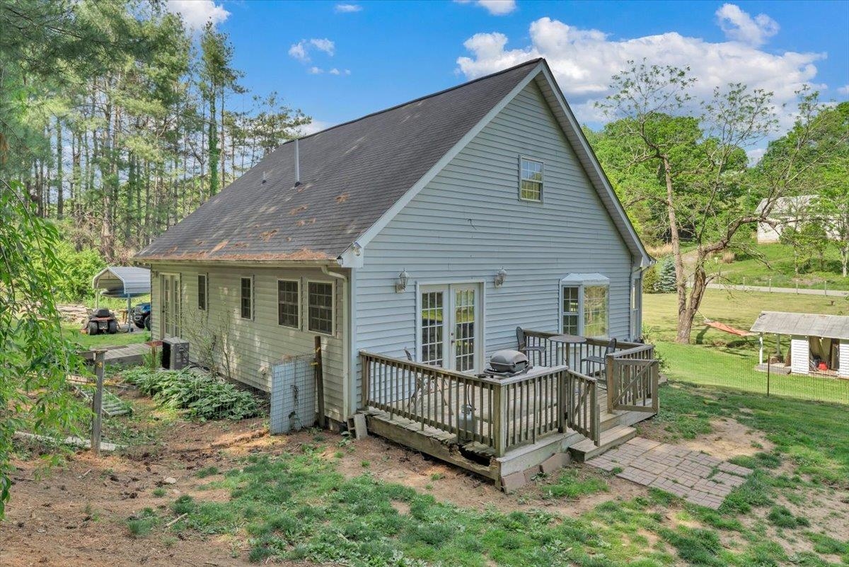 112 Shawsville Pike NE Check VA 24072