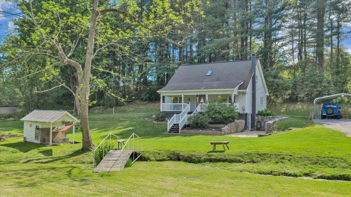 112 Shawsville Pike NE Check VA 24072