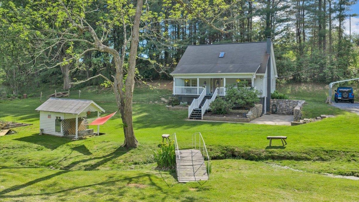 112 Shawsville Pike NE Check VA 24072