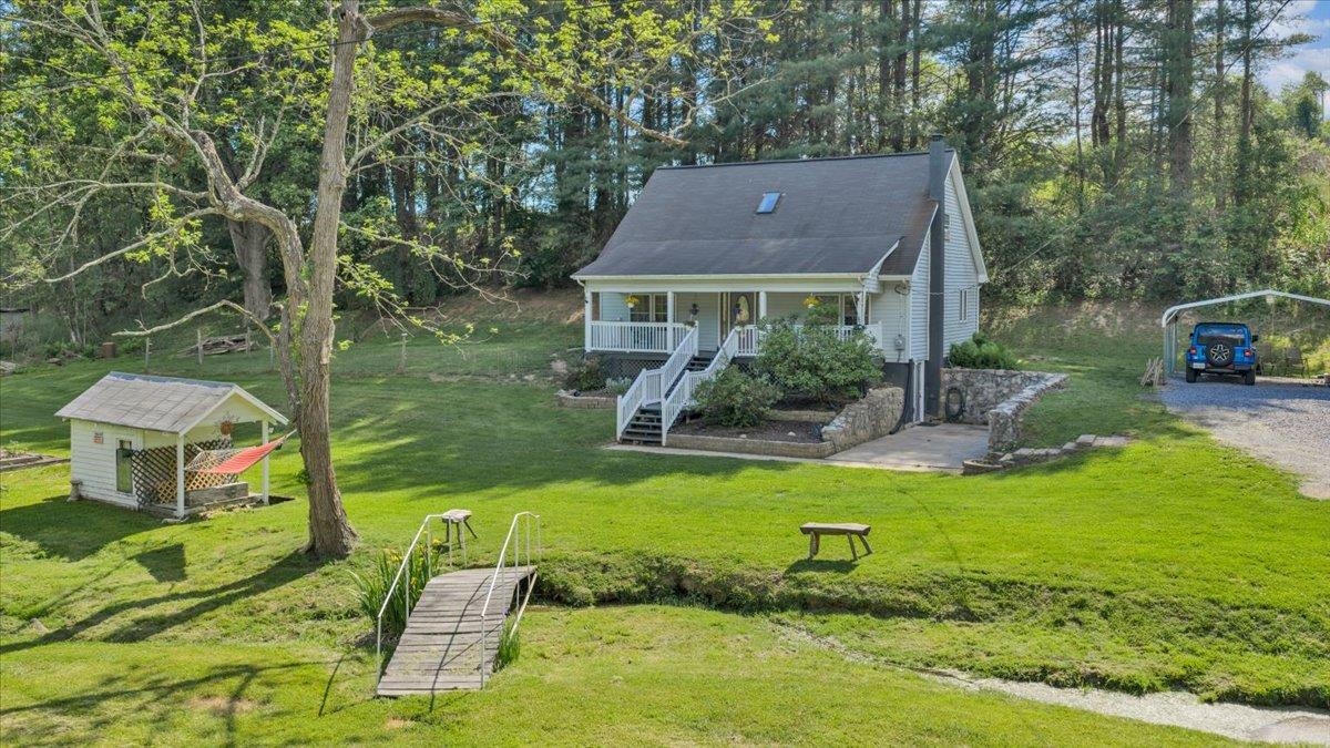 112 Shawsville Pike NE Check VA 24072