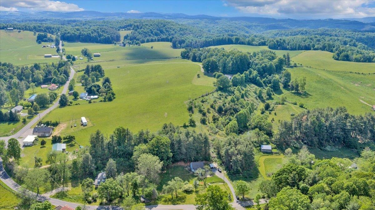 112 Shawsville Pike NE Check VA 24072