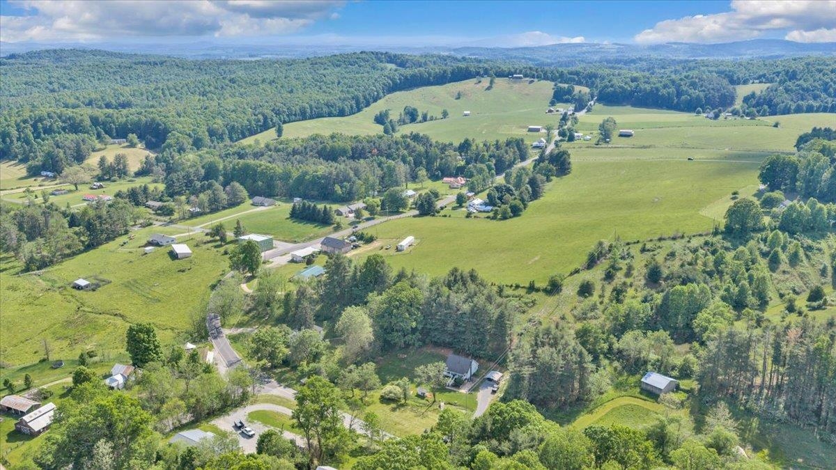 112 Shawsville Pike NE Check VA 24072