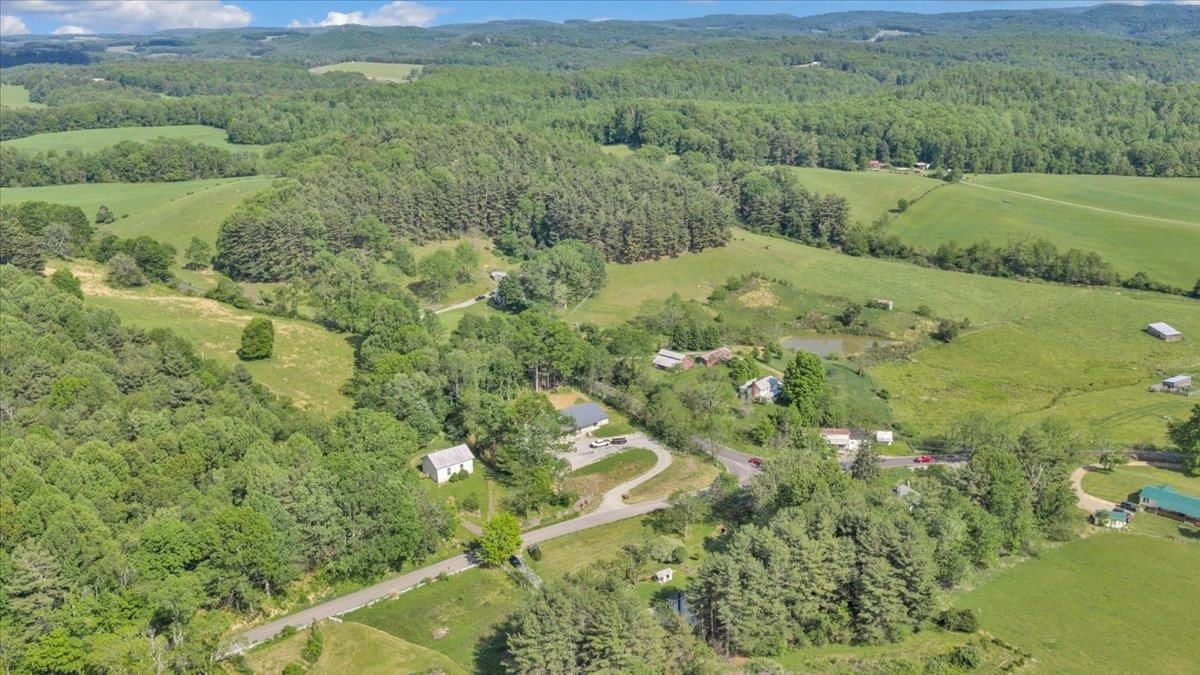 112 Shawsville Pike NE Check VA 24072