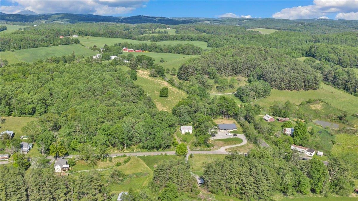 112 Shawsville Pike NE Check VA 24072