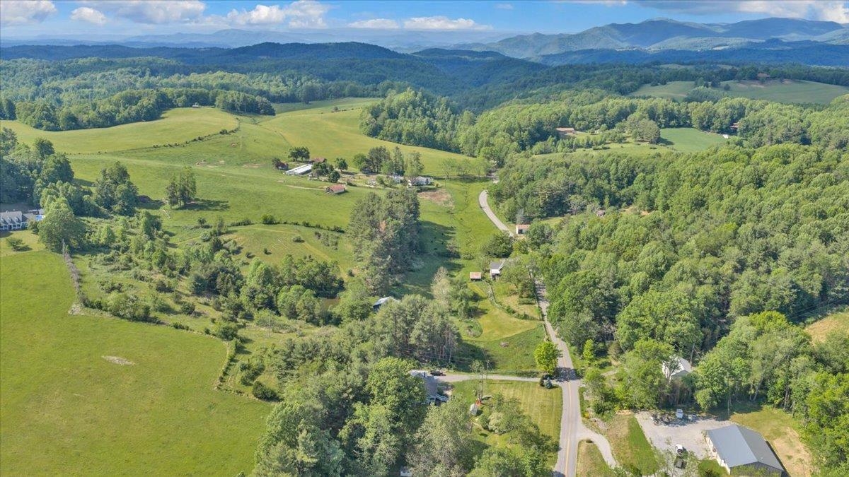 112 Shawsville Pike NE Check VA 24072