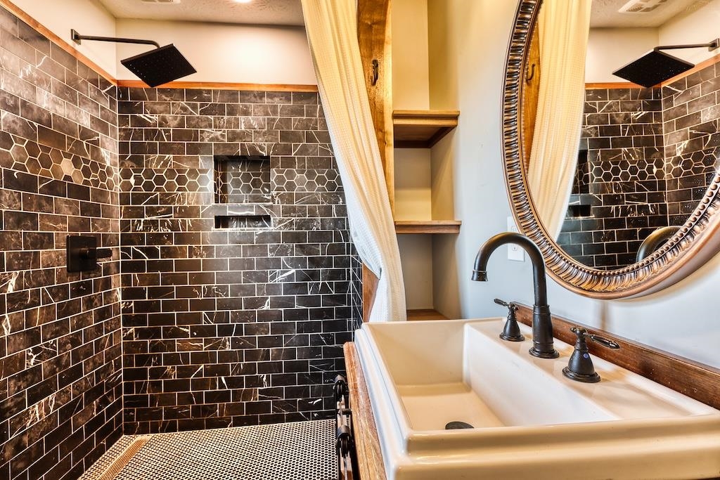 1011 Wilson Cemetery Road Check VA 24072