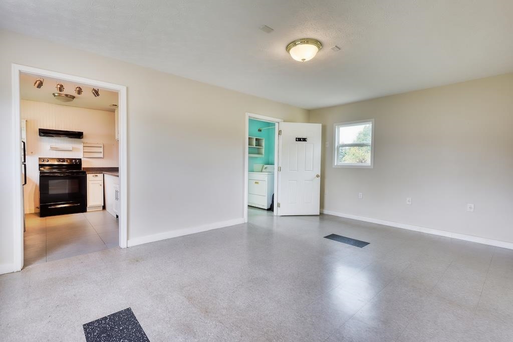 1011 Wilson Cemetery Road Check VA 24072