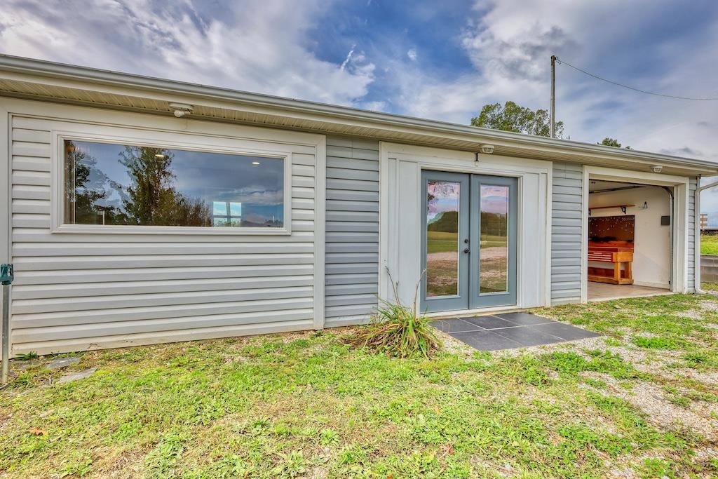 1011 Wilson Cemetery Road Check VA 24072