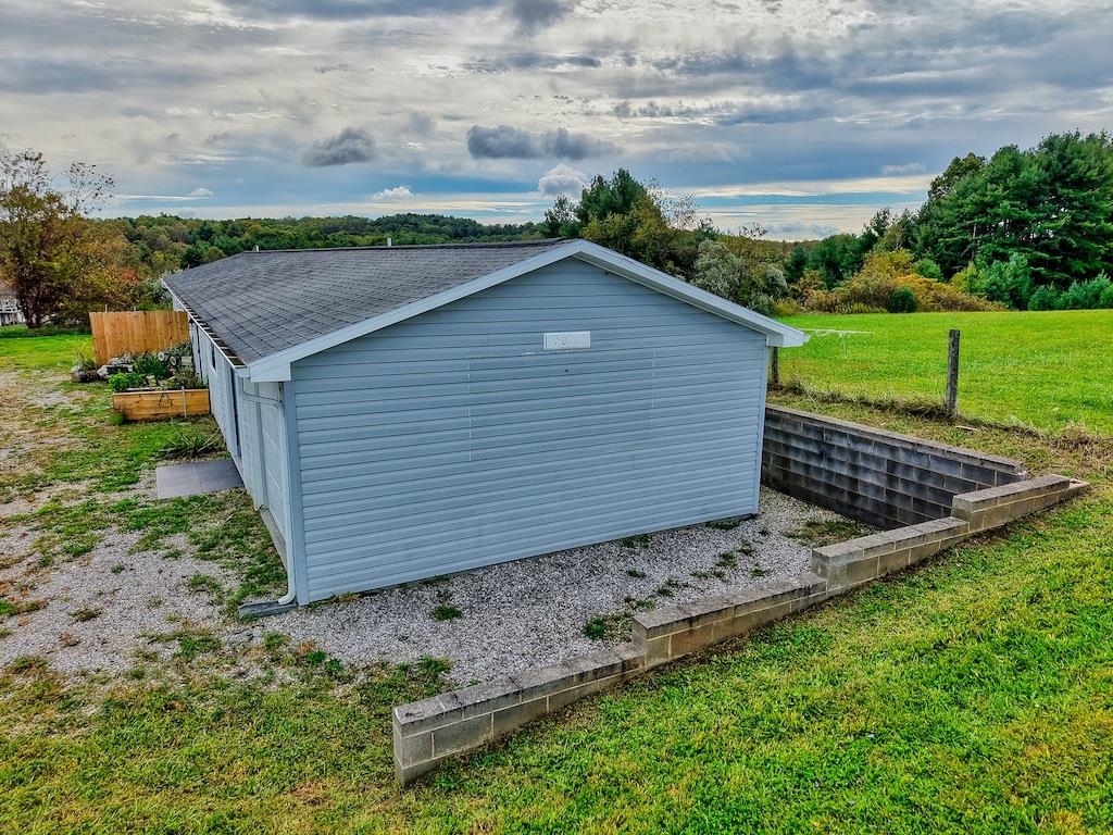 1011 Wilson Cemetery Road Check VA 24072