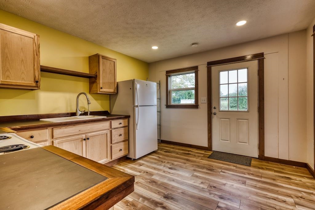 1011 Wilson Cemetery Road Check VA 24072