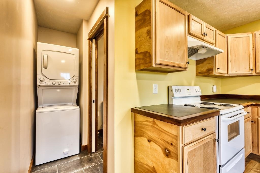 1011 Wilson Cemetery Road Check VA 24072