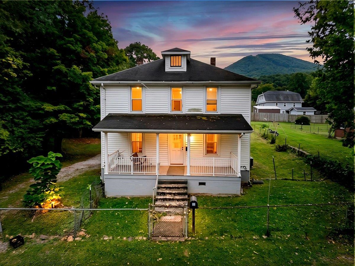 804 Wolf Street Narrows VA 24124