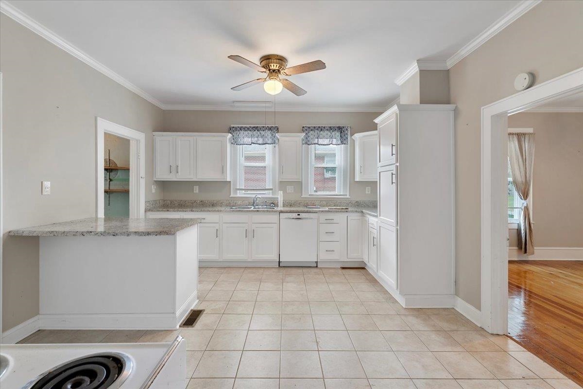 804 Wolf Street Narrows VA 24124