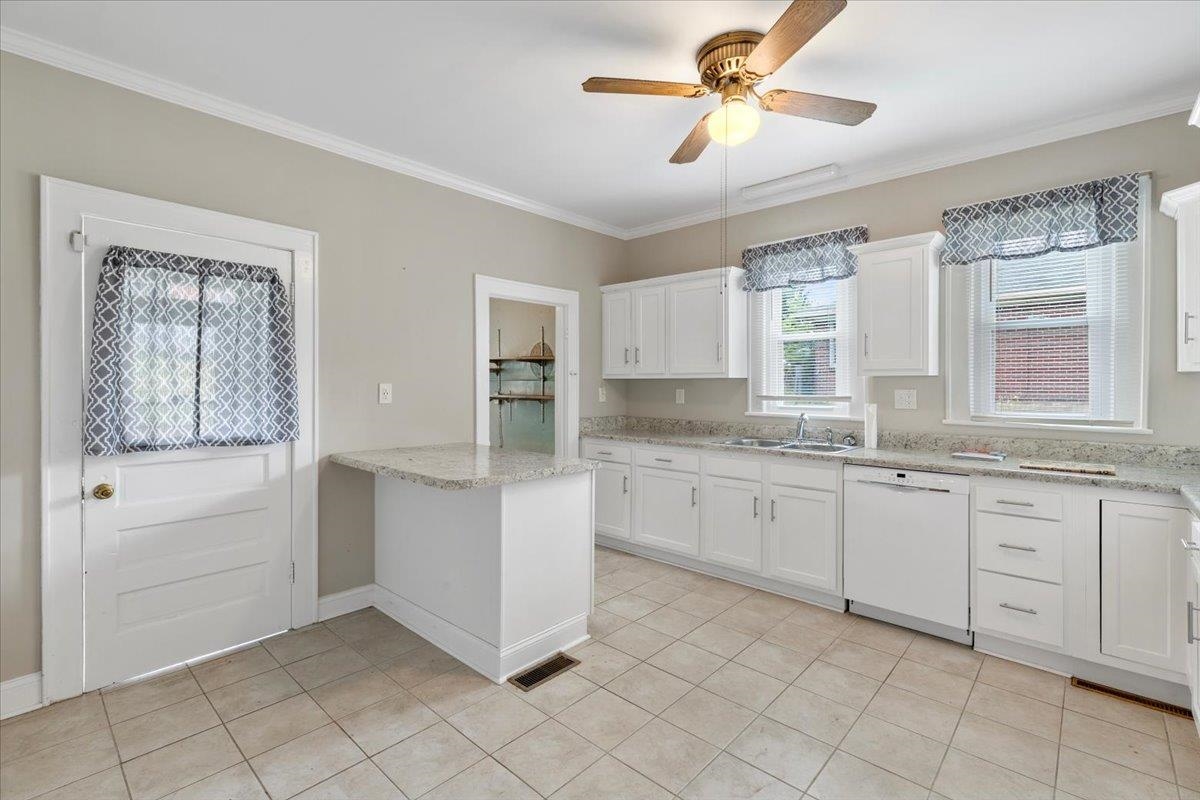 804 Wolf Street Narrows VA 24124