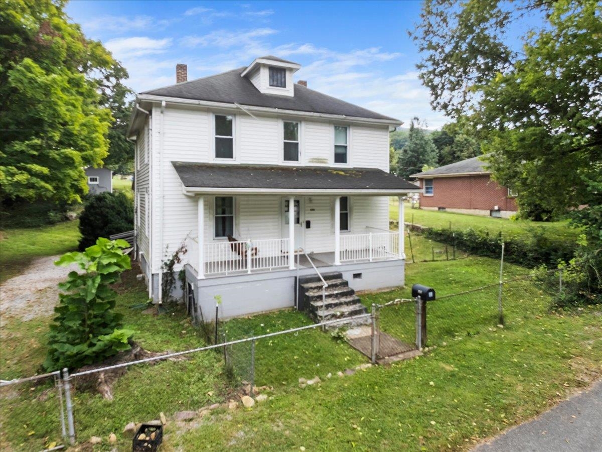 804 Wolf Street Narrows VA 24124