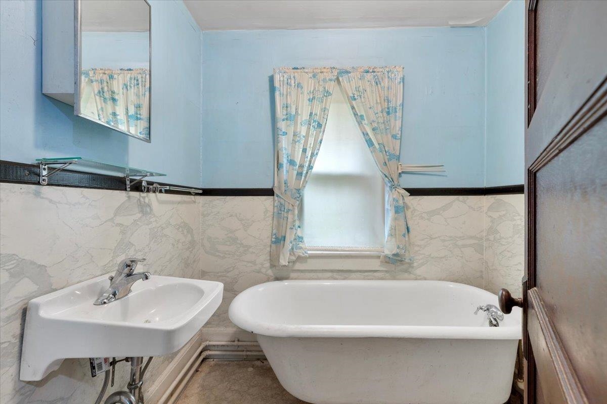 804 Wolf Street Narrows VA 24124