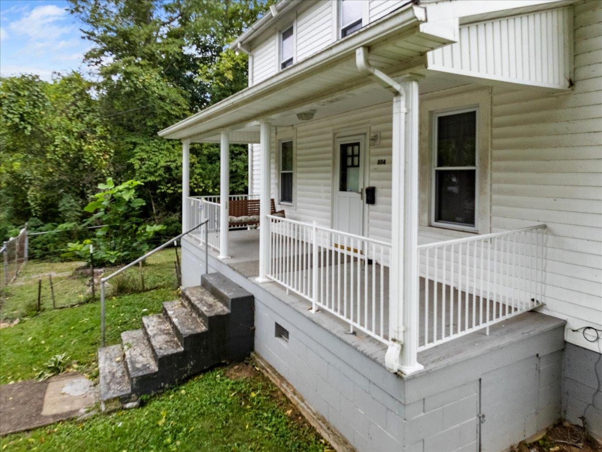 804 Wolf Street Narrows VA 24124