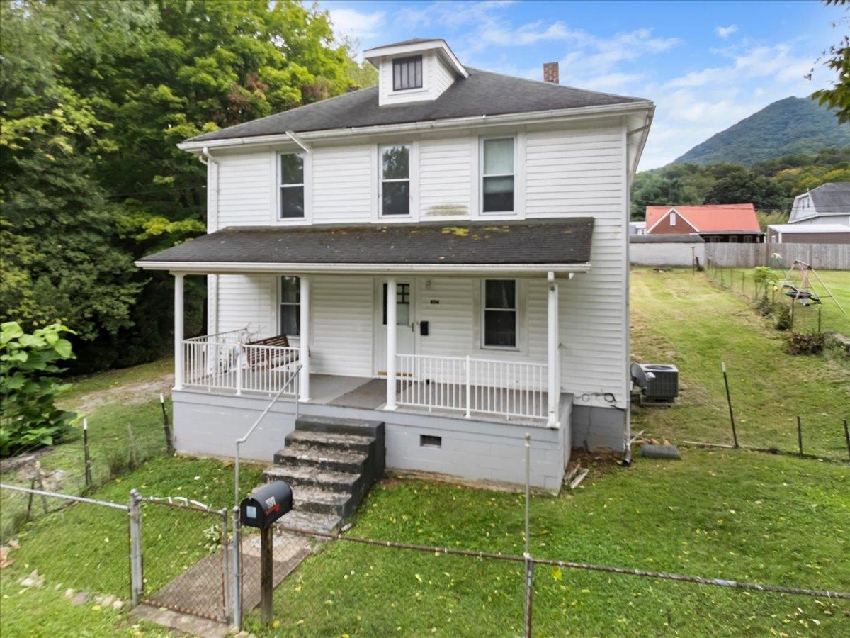 804 Wolf Street Narrows VA 24124