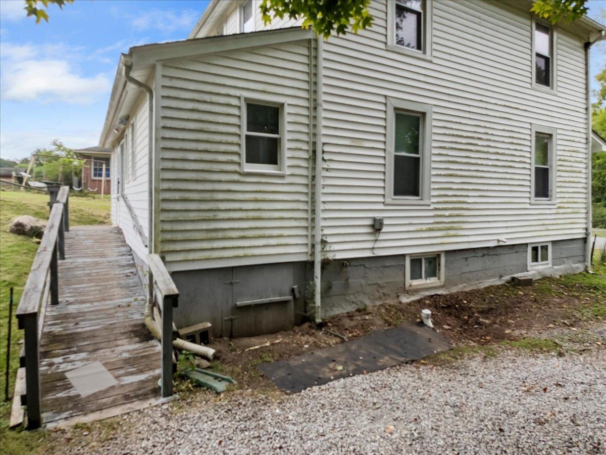 804 Wolf Street Narrows VA 24124