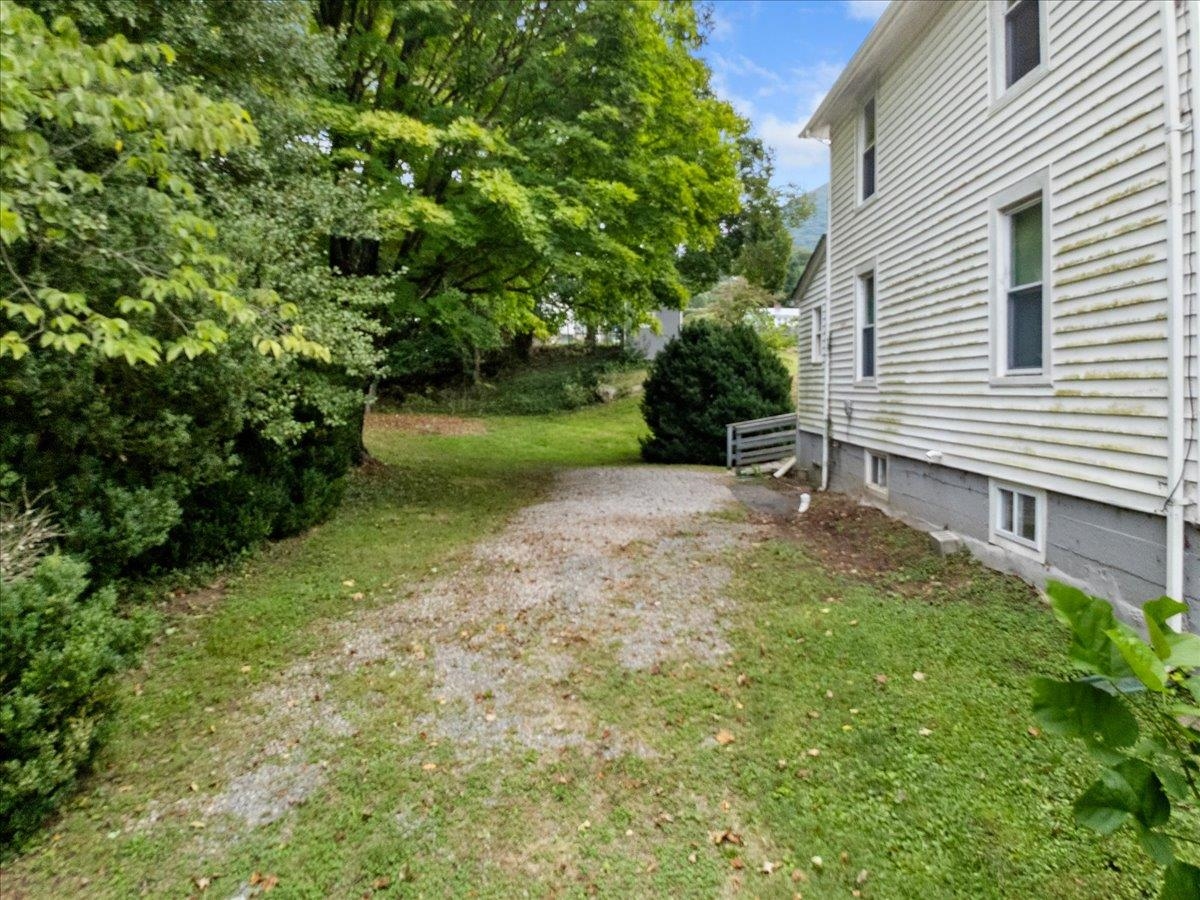 804 Wolf Street Narrows VA 24124