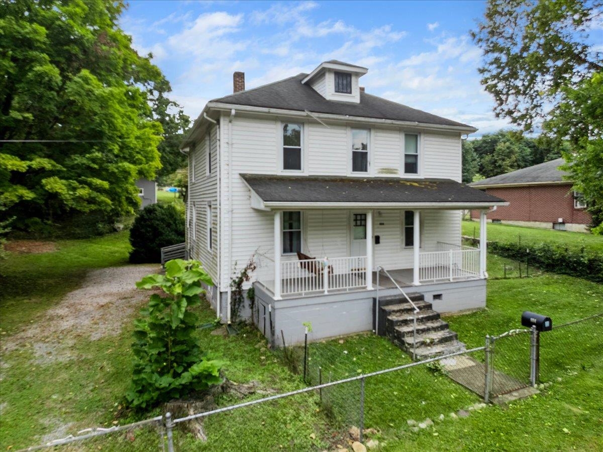 804 Wolf Street Narrows VA 24124