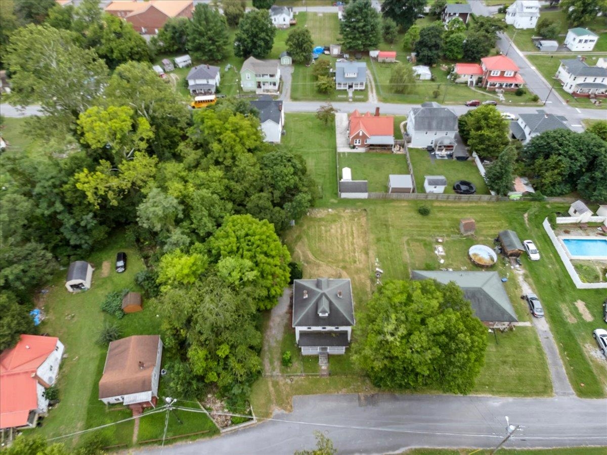 804 Wolf Street Narrows VA 24124