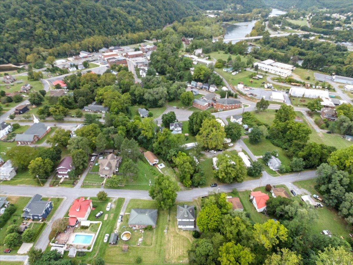 804 Wolf Street Narrows VA 24124