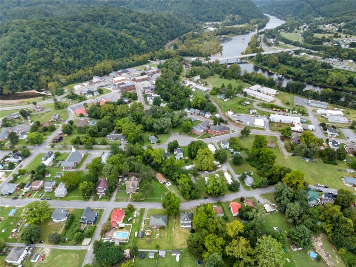804 Wolf Street Narrows VA 24124