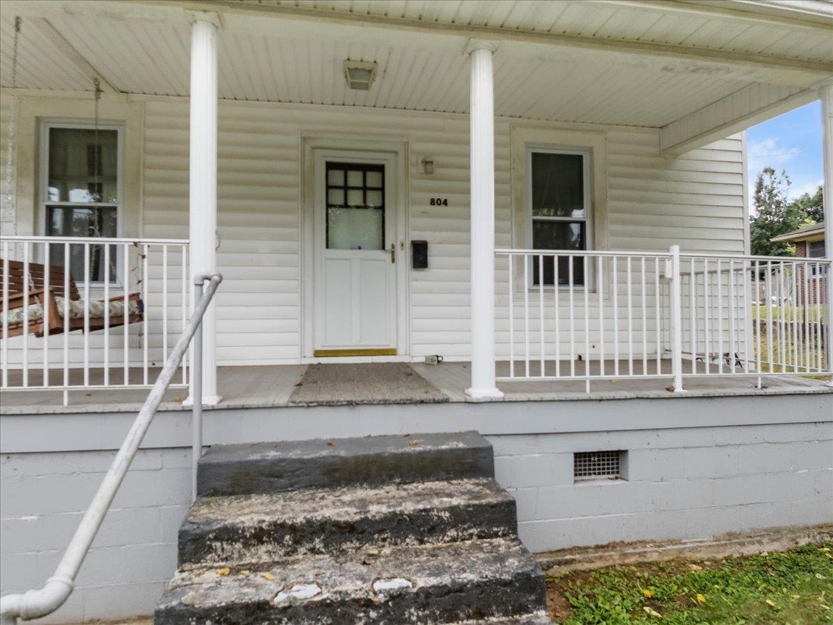 804 Wolf Street Narrows VA 24124