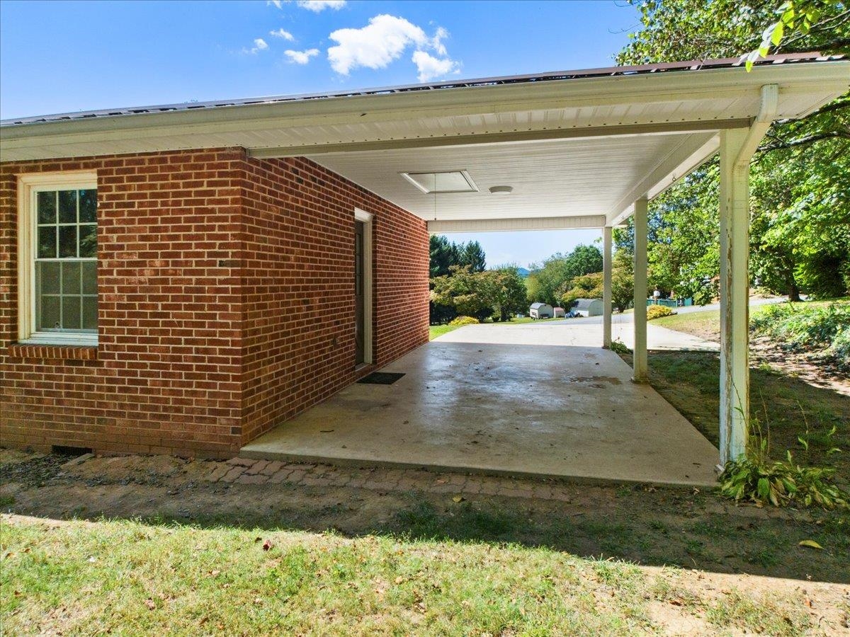 5330 Cougar Circle Dublin VA 24084